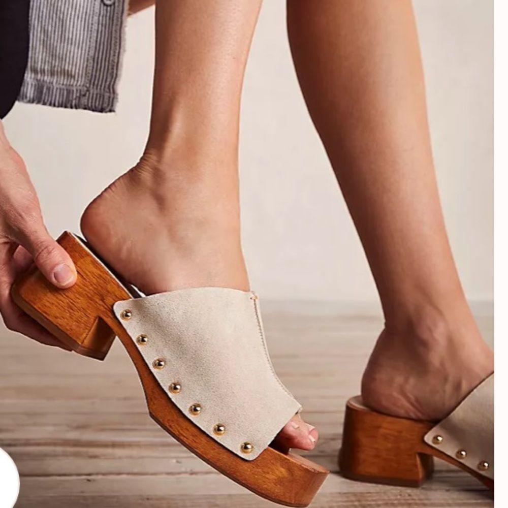 Vicenza by at Free People  Zola Studded Clog size 8